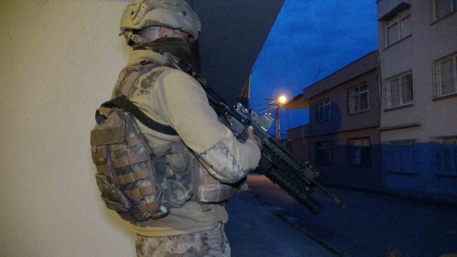 Mersin’deki Kökünü Kurutma Operasyonunda 70 Kişi Gözaltına Alındı