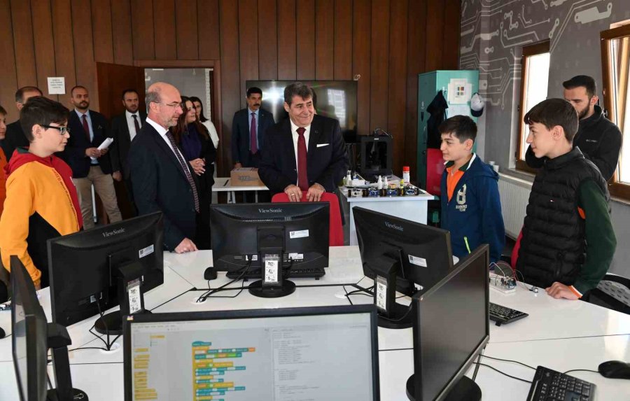 Sanat Ve Tasarım Atölyesi’ne Öğrencilerden Yoğun İlgi