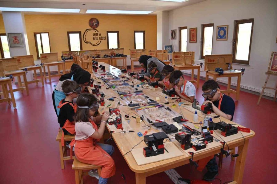 Sanat Ve Tasarım Atölyesi’ne Öğrencilerden Yoğun İlgi