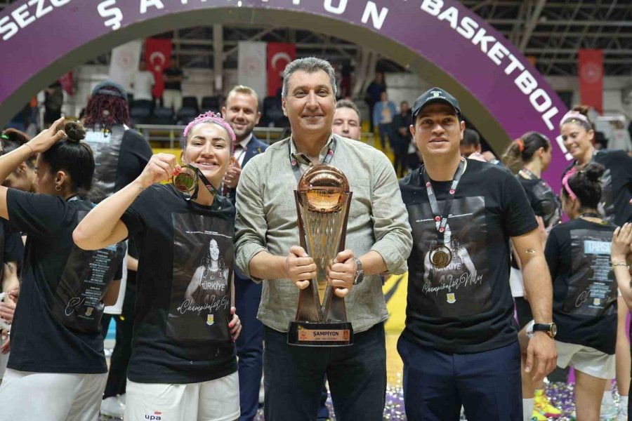 Tarsus Belediyesi Kadın Basketbol Takımı Şampiyon Oldu