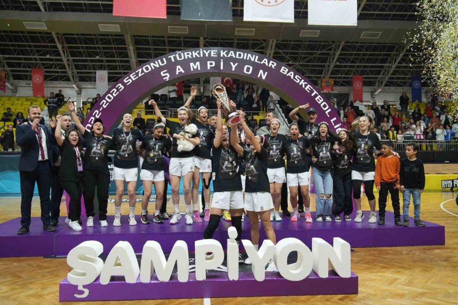 Tarsus Belediyesi Kadın Basketbol Takımı Şampiyon Oldu