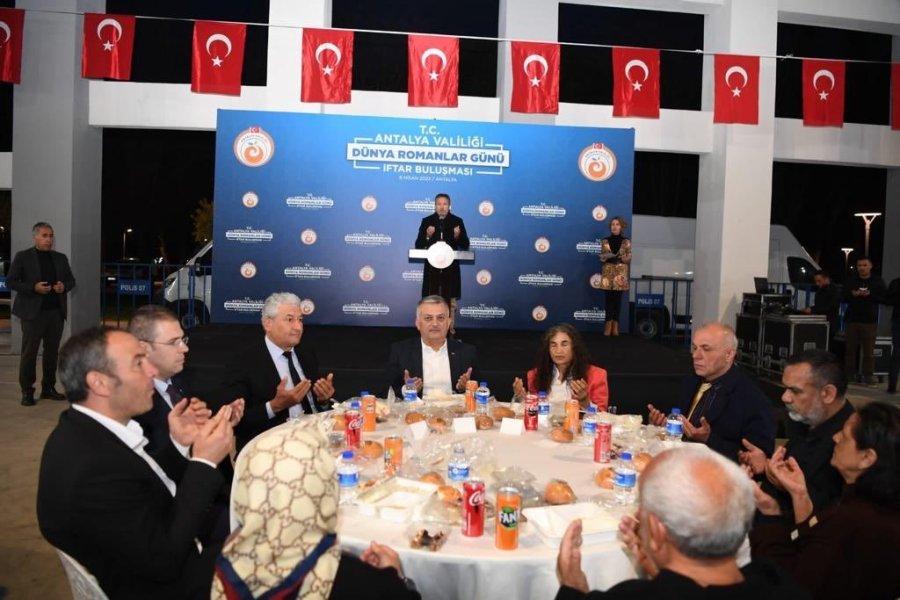 Antalya’da Roman Vatandaşlar İftarda Bir Araya Geldi
