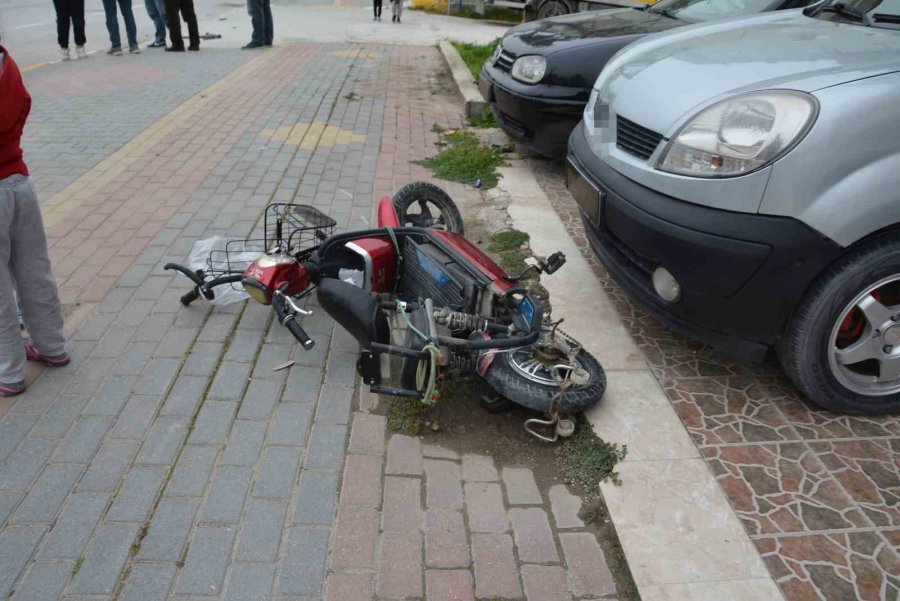 Otomobil İle Elektrikli Motosiklet Çarpıştı: 1 Ölü