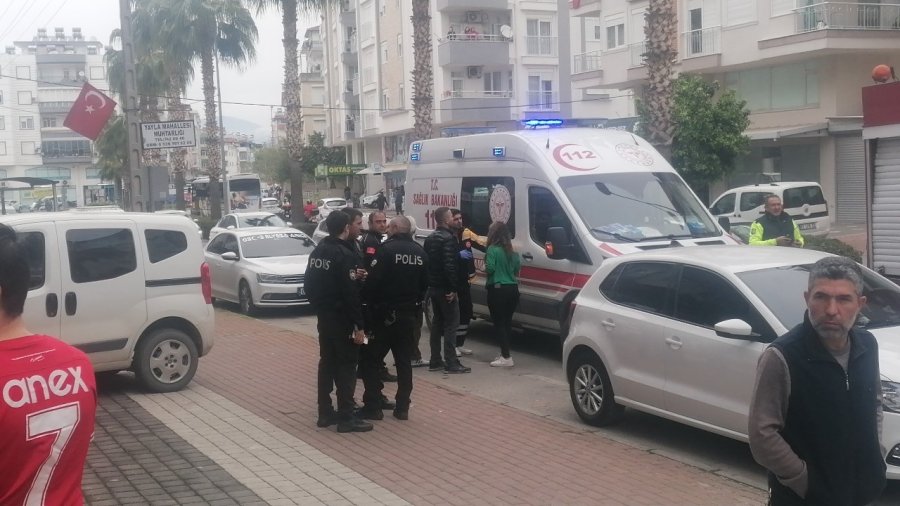 Antalya’da 5 Katlı Binada Yangın Paniği