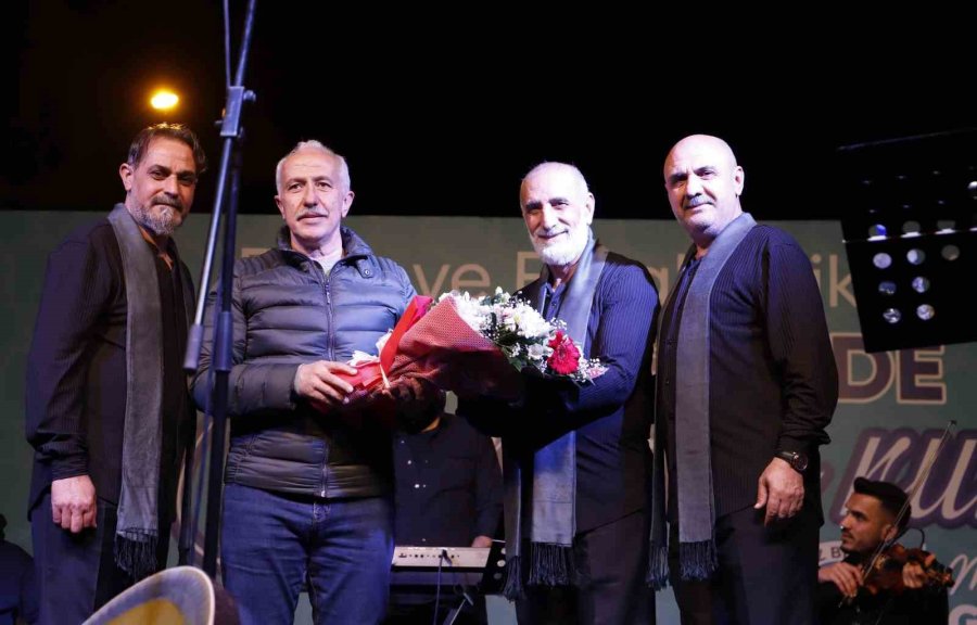 Mersin’de Grup Tillo, İlahiler Seslendirdi