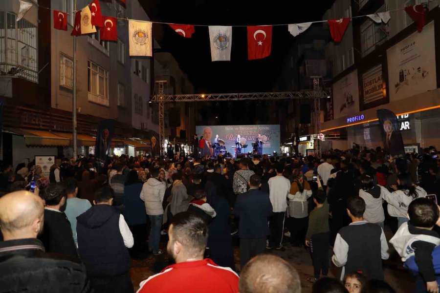 Mersin’de Grup Tillo, İlahiler Seslendirdi