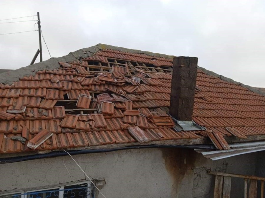 Aksaray’da Fırtına Ve Hortum Yıktı Geçti