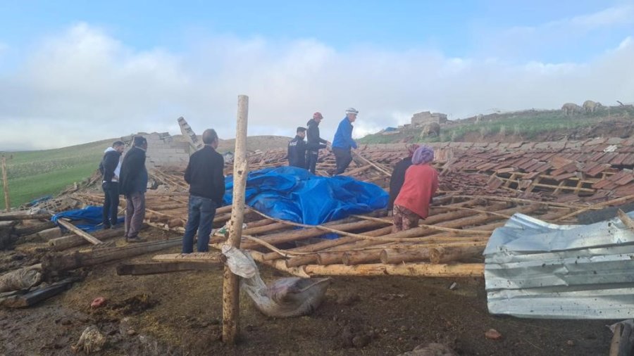 Aksaray’da Fırtına Ve Hortum Yıktı Geçti