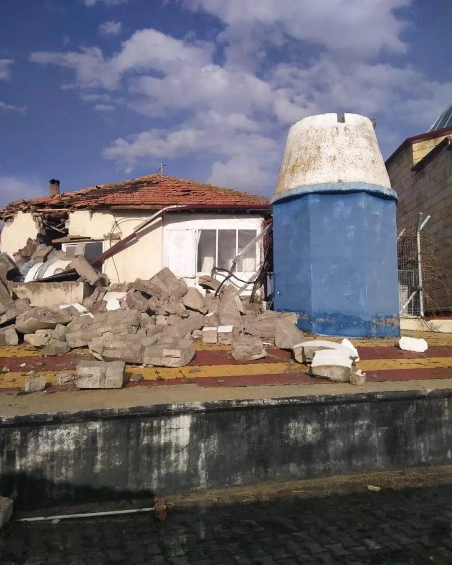 Aksaray’da Fırtına Ve Hortum Yıktı Geçti