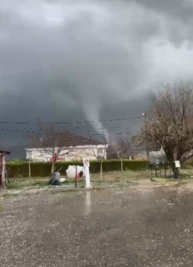 Aksaray’da Fırtına Ve Hortum Yıktı Geçti