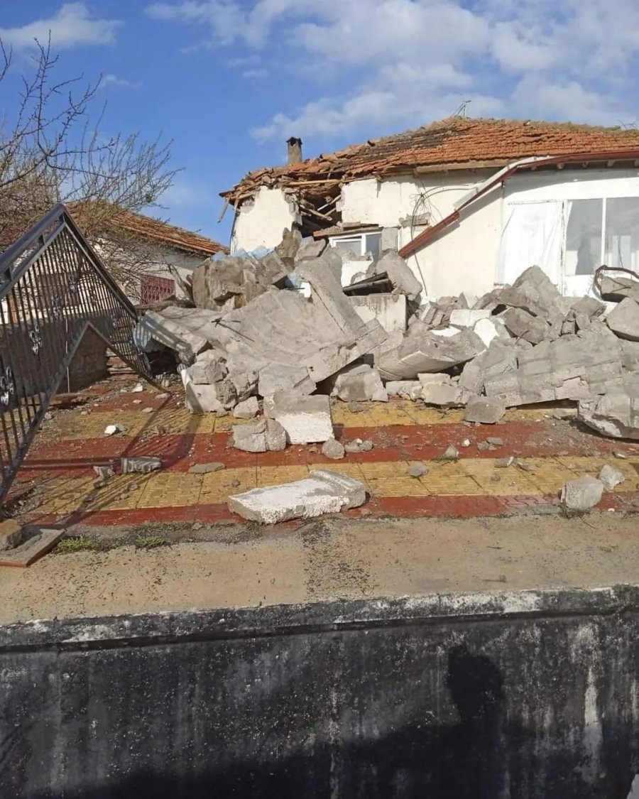 Aksaray’da Fırtına Ve Hortum Yıktı Geçti