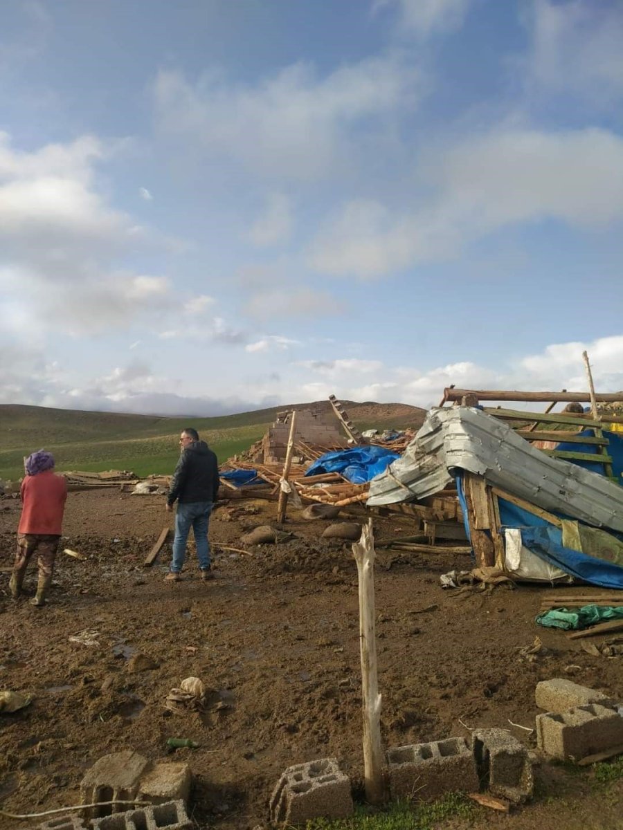 Aksaray’da Fırtına Ve Hortum Yıktı Geçti