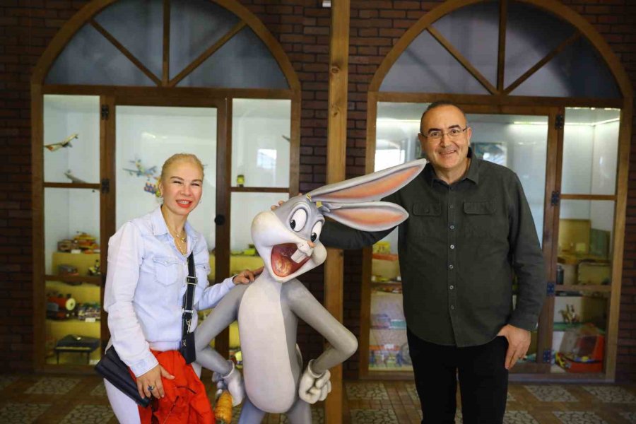 Sunay Akın Kuruluşunda Görev Aldığı Oyuncak Müzesi’ni Gezdi
