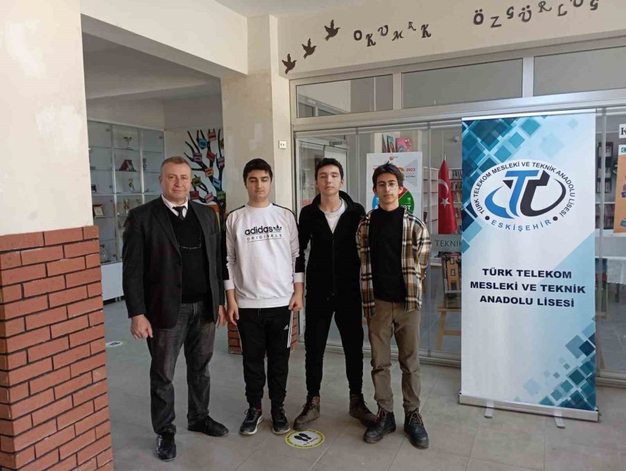 Eskişehirli Öğrencilerden Tübitak 2204-a Lise Öğrencileri Araştırma Projeleri Yarışması’nda Büyük Başarı