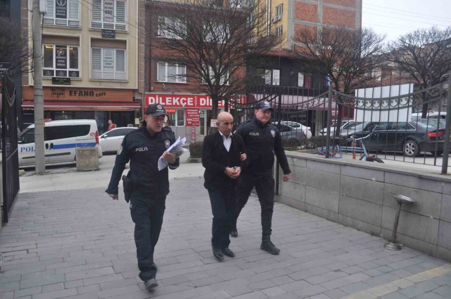 Jandarma Aracı Ve Minibüse Çarpan Otobüsün Şoförü Adliyeyi Sevk Edildi