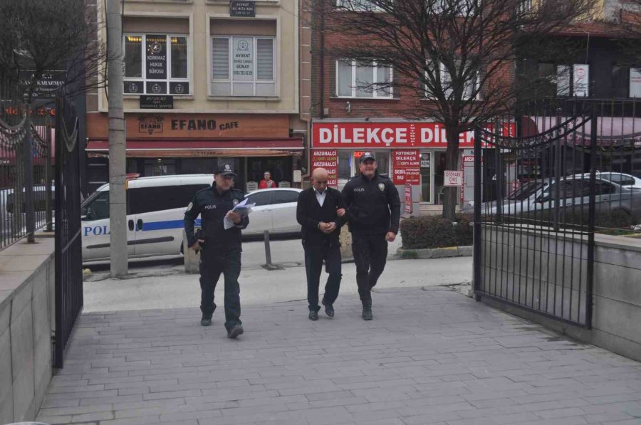 Jandarma Aracı Ve Minibüse Çarpan Otobüsün Şoförü Adliyeyi Sevk Edildi