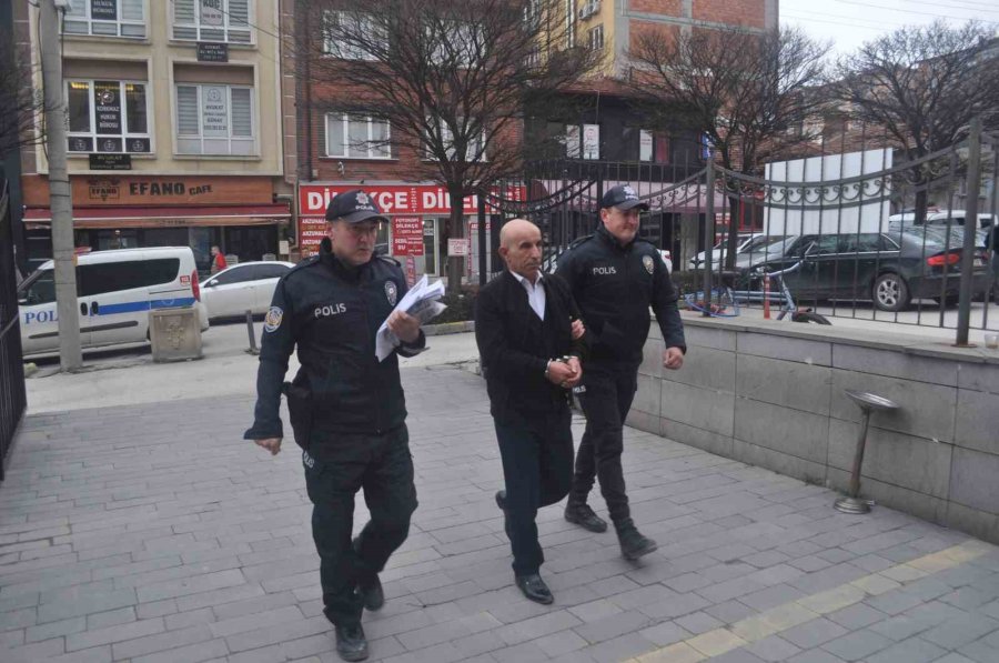 Jandarma Aracı Ve Minibüse Çarpan Otobüsün Şoförü Adliyeyi Sevk Edildi