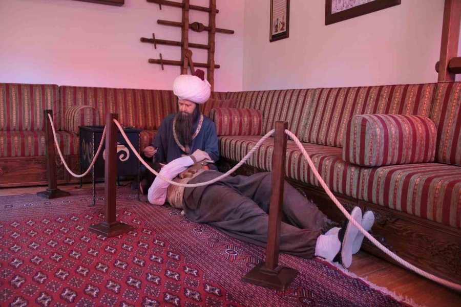 Ziyaretçiler Ecdadını Gezerek Öğreniyor