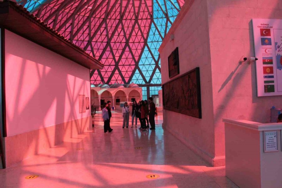 Ziyaretçiler Ecdadını Gezerek Öğreniyor