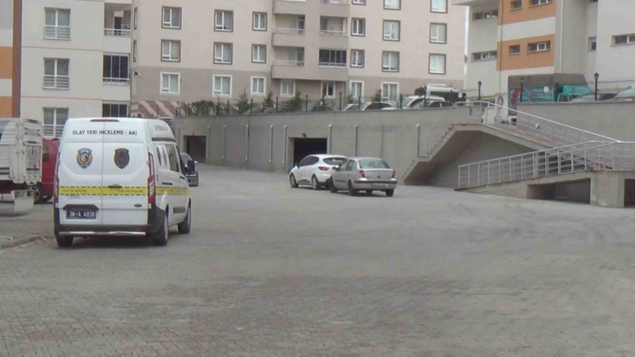 Yangında Küle Dönen Evde 3 Yaşındaki Bebek Yanarak Can Verdi