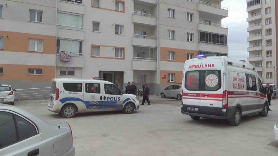 Yangında Küle Dönen Evde 3 Yaşındaki Bebek Yanarak Can Verdi