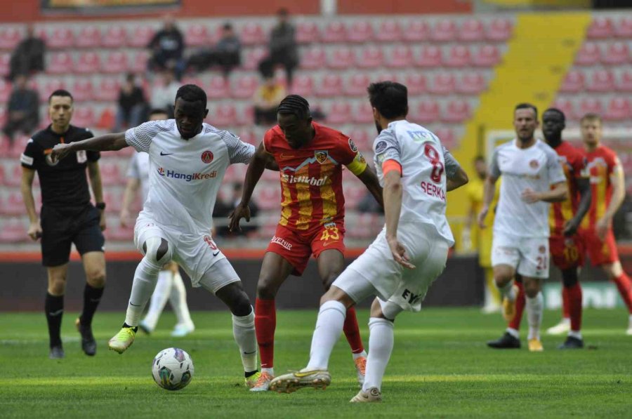Spor Toto Süper Lig: Kayserispor: 1 - Ümraniyespor: 1 (ilk Yarı)
