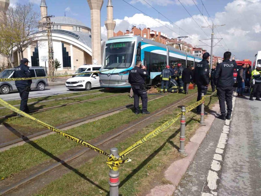 Konya’da Çocuğuyla Tramvayın Altında Kalan Anne Hayatını Kaybetti