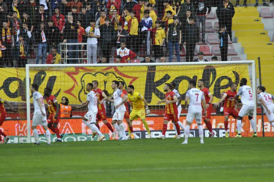 Spor Toto Süper Lig: Kayserispor: 3 - Ümraniyespor: 1 (maç Sonucu)