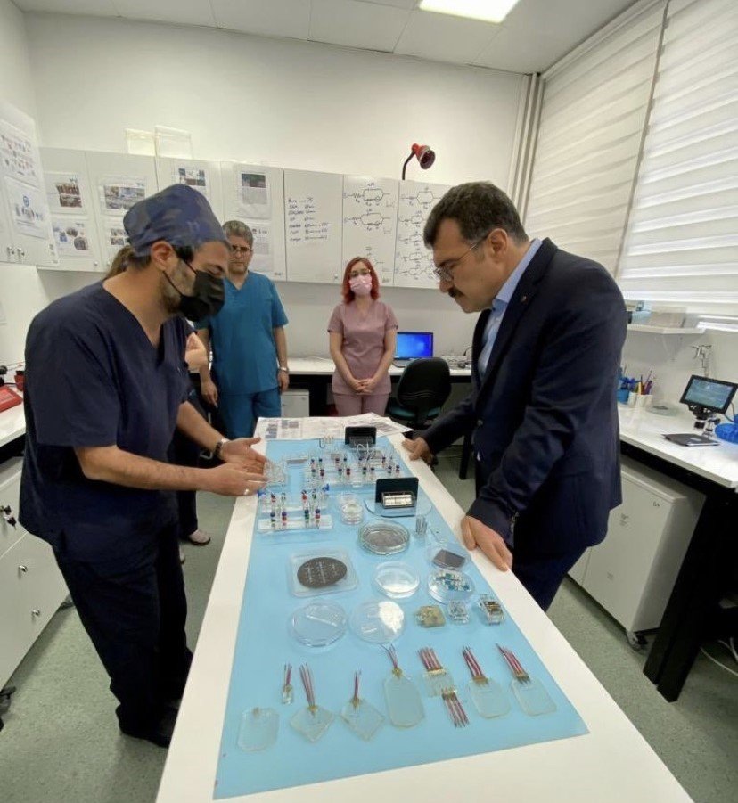 Tübitak Başkanı Prof. Dr. Hasan Mandal’dan Esogü Laboratuvarında İncelemelerde Bulundu