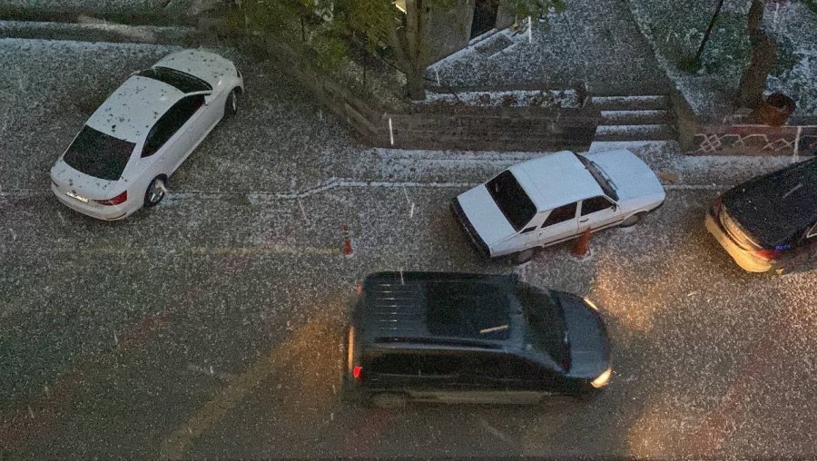 Aksaray Dolu Yağışıyla Beyaza Büründü