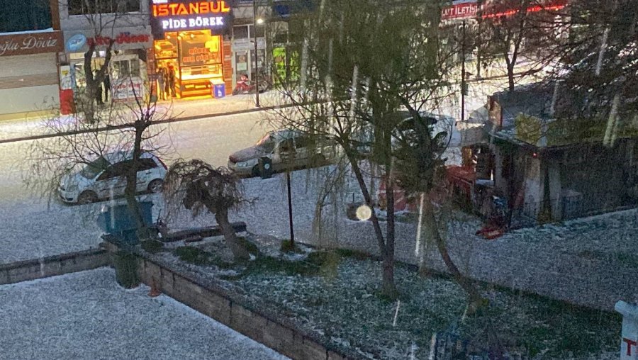 Aksaray Dolu Yağışıyla Beyaza Büründü