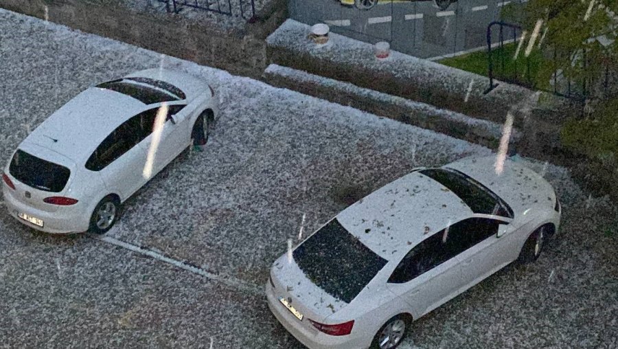 Aksaray Dolu Yağışıyla Beyaza Büründü