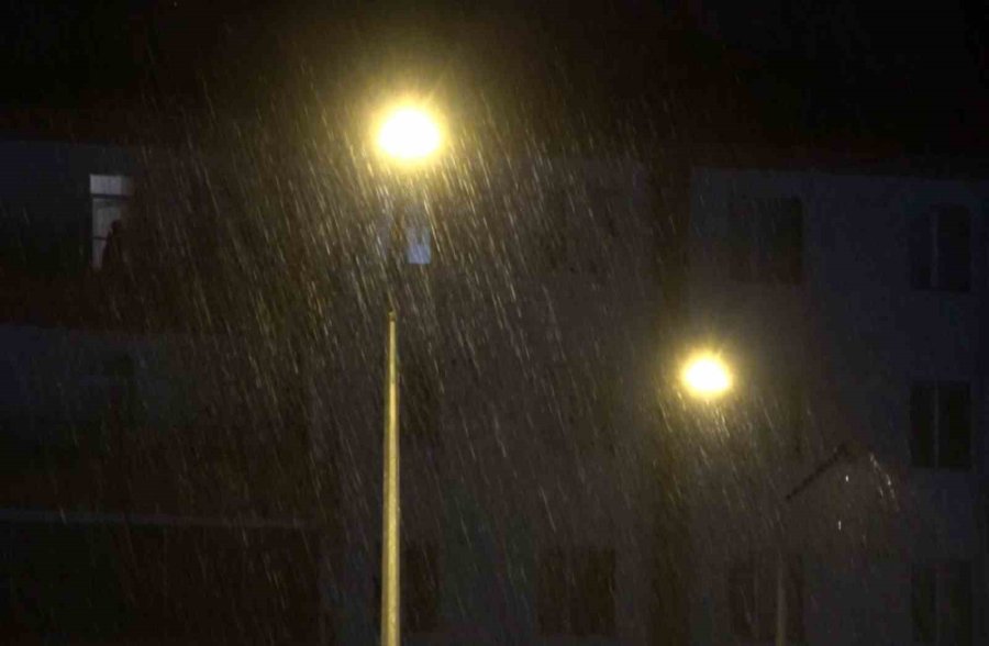 Aksaray’da Fırtına Ve Hortum Yerini Şiddetli Yağmura Bıraktı