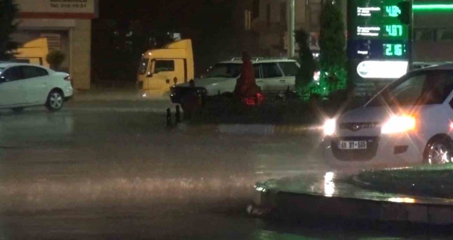 Aksaray’da Fırtına Ve Hortum Yerini Şiddetli Yağmura Bıraktı