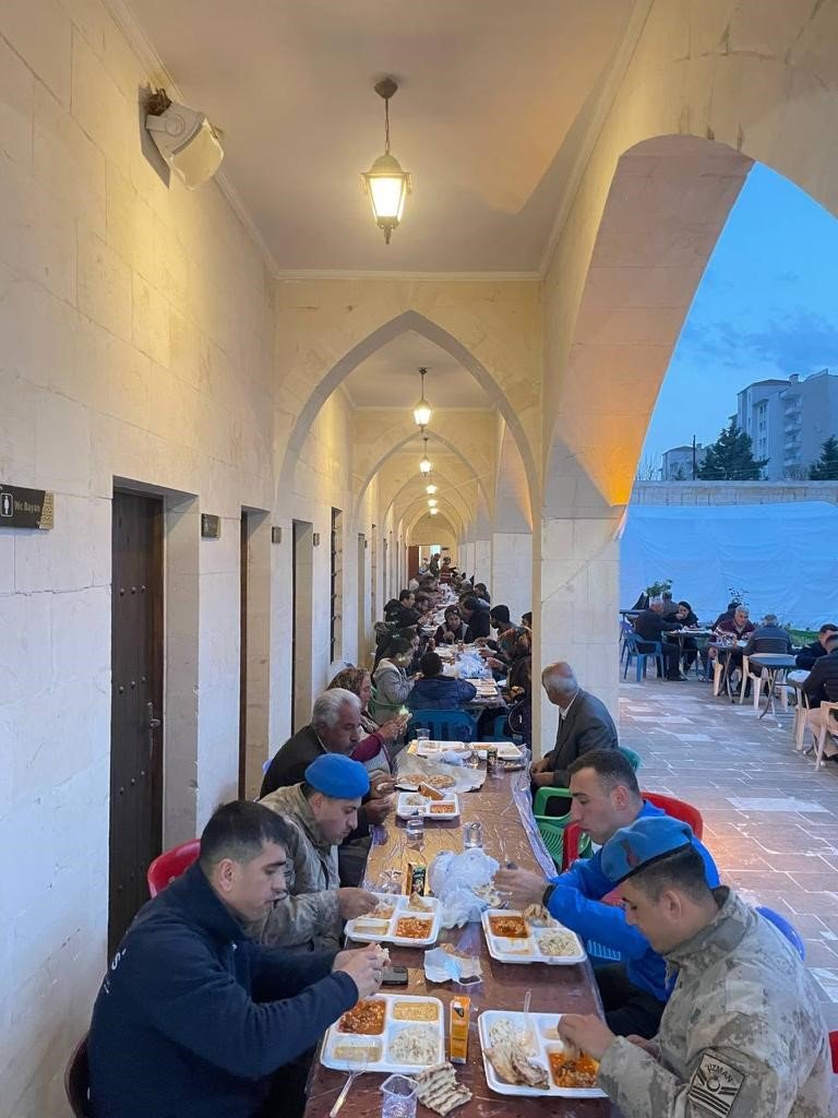 Anda Derneği Deprem Bölgesinde Her Gün Bin Kişiye İftar Veriyor