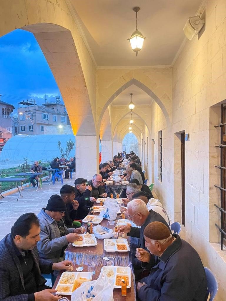 Anda Derneği Deprem Bölgesinde Her Gün Bin Kişiye İftar Veriyor