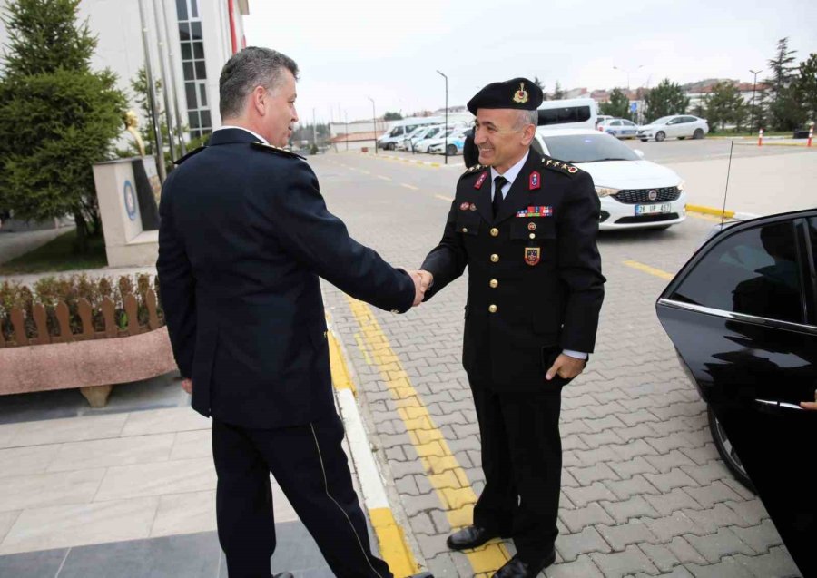 Jandarma Personeli Polislerin Haftasını Tebrik Etti