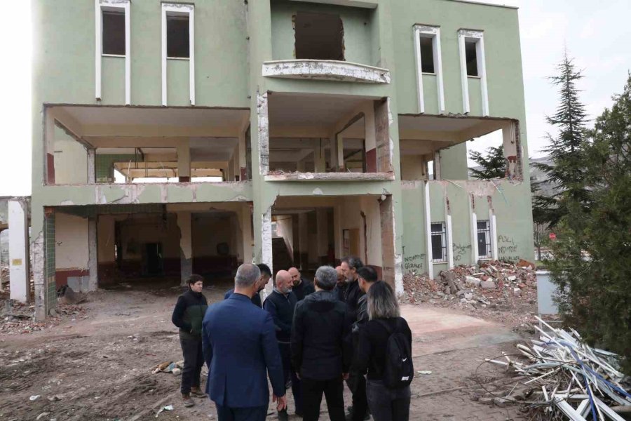 Başkan Çolakbayrakdar; “merkez, Yeni Haliyle Gençlerin Yeni Uğrak Mekânı Olacak”