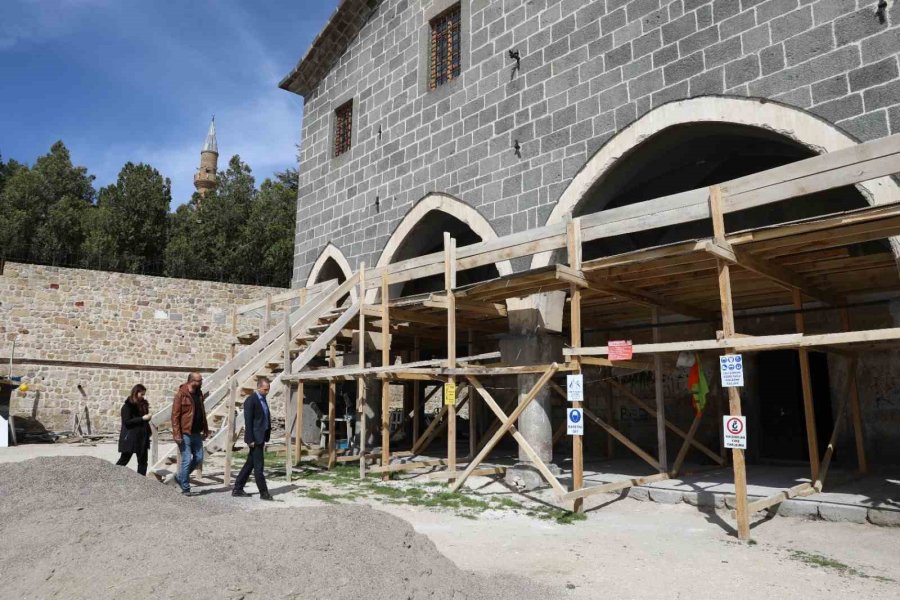 Niğde’de Tarihi Kilise Kütüphaneye Çevriliyor