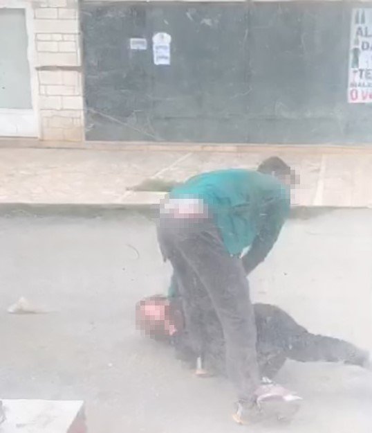 Çiftin Sokak Ortasındaki Kavgası Cep Telefonu İle Kaydedildi
