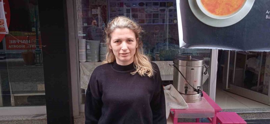 Depremzedelere Ücretsiz İftar Vererek Hayır Dua Alıyorlar