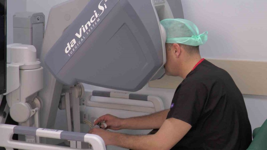 Erü’de Cerrahlara ‘robotik Cerrahi Uygulamaları Simülasyon Eğitimi’ Veriliyor