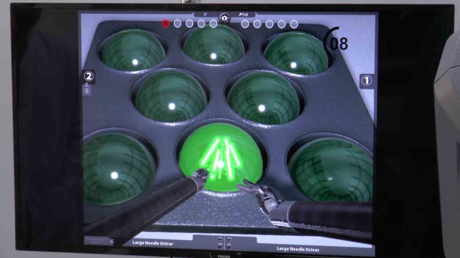 Erü’de Cerrahlara ‘robotik Cerrahi Uygulamaları Simülasyon Eğitimi’ Veriliyor