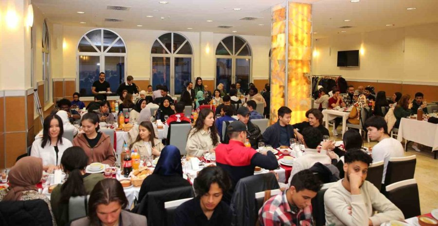 Esogü Tömer’den Yabancı Uyruklu Öğrencilere İftar