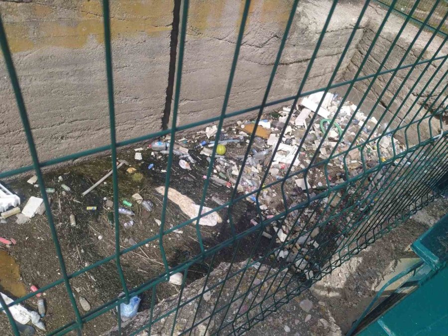 Bu Görüntünün Sebebi Çevre Duyarsızlığı