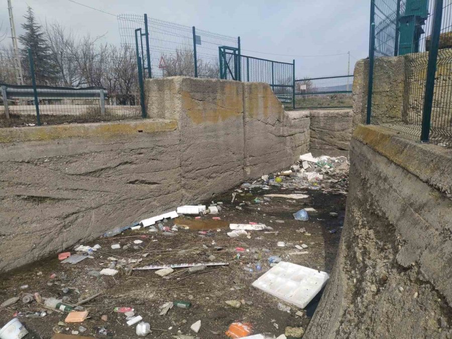 Bu Görüntünün Sebebi Çevre Duyarsızlığı