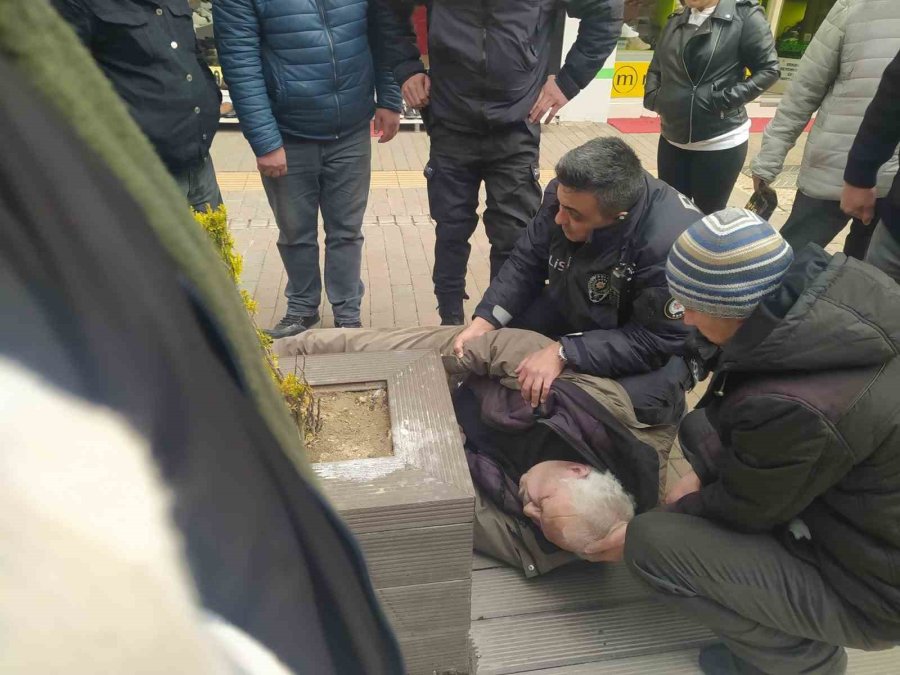 Aniden Yere Yığılan Vatandaş Yürekleri Ağıza Getirdi