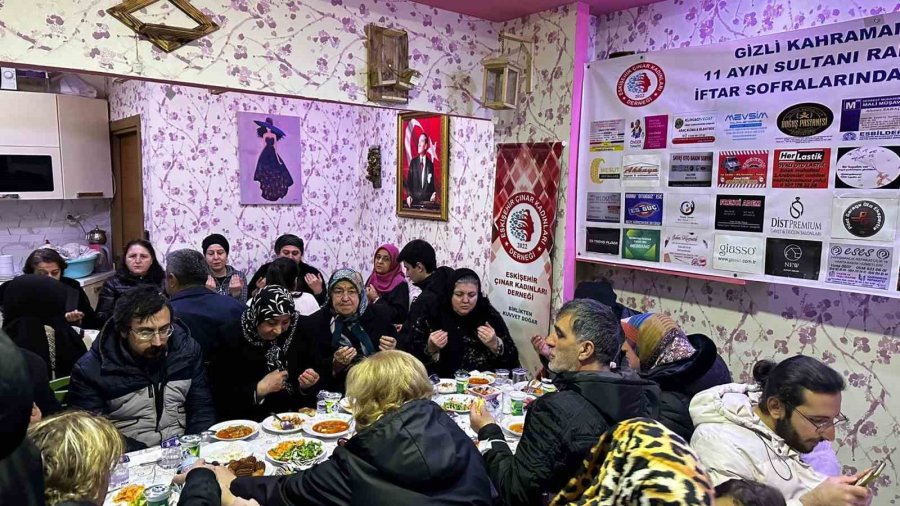 Depremzedelere Ücretsiz İftar Vererek Hayır Dua Alıyorlar