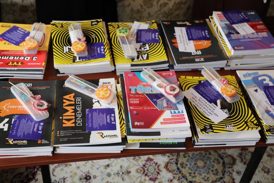 Depremzede Öğrenciler İçin Başlatılan Kitap Kampanyası Devam Ediyor