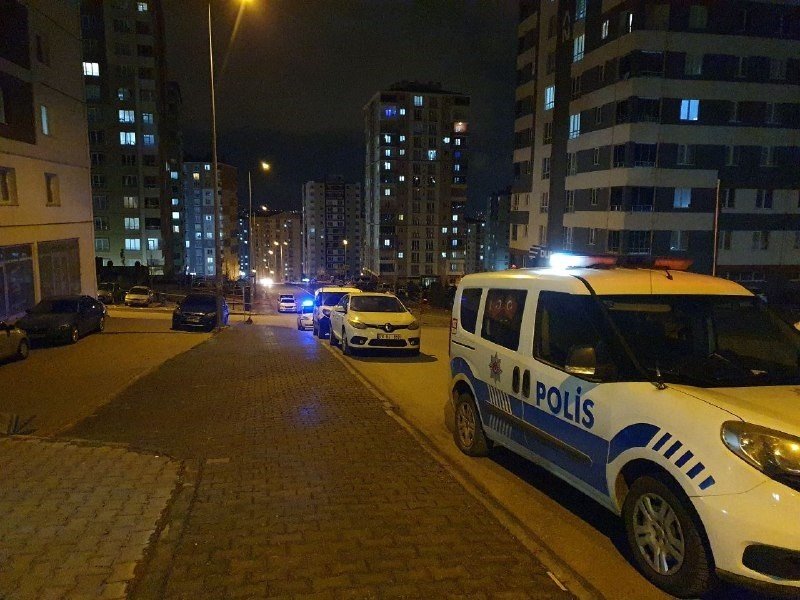 Husumetlisini Evinde Tabancayla Vurup Kaçtı